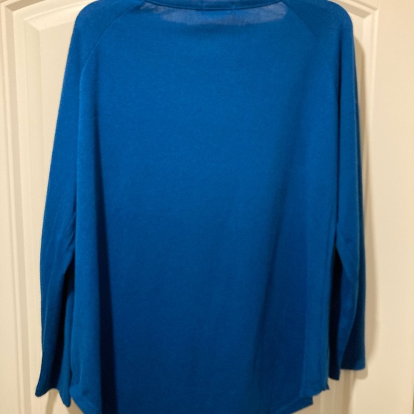 Blouse - Womens lightweight velour type of fabric by AMARYLLIS-NWOT - Picture 2 of 3